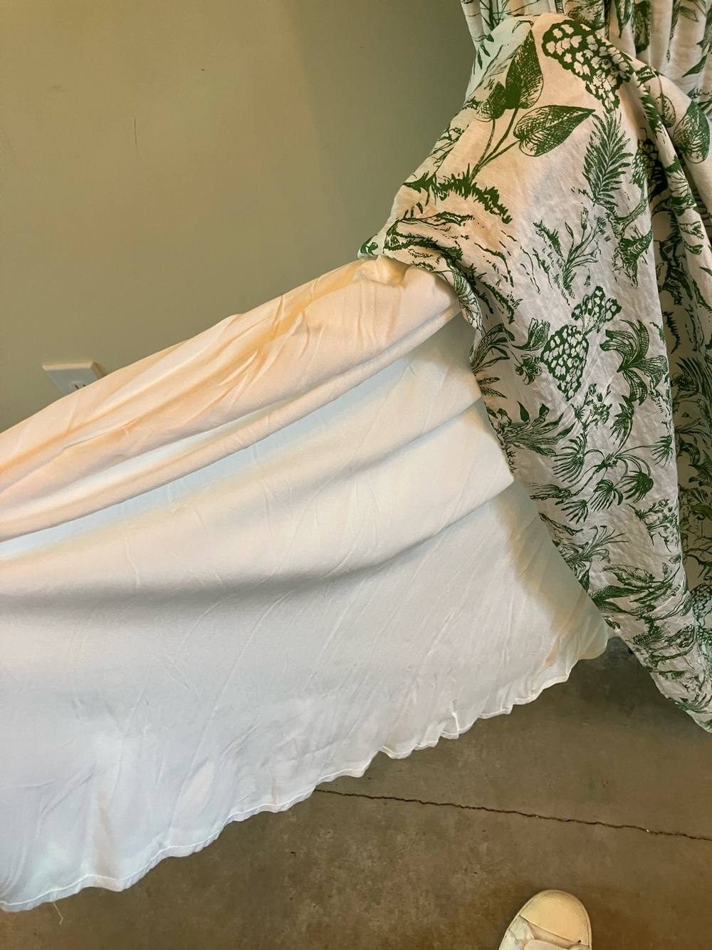 bohme Green & White Tropical Tie-Shoulder Maxi Dress! Fully lined. - Picture 9 of 12